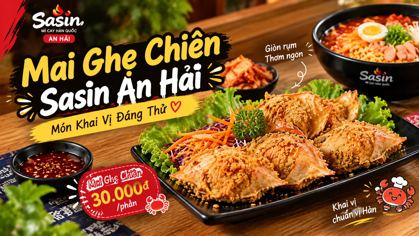 Mai Ghẹ Chiên Sasin An Hải bày trên đĩa cùng rau xanh, rau củ thái sợi và nước chấm bên tô mì cay Hàn Quốc
